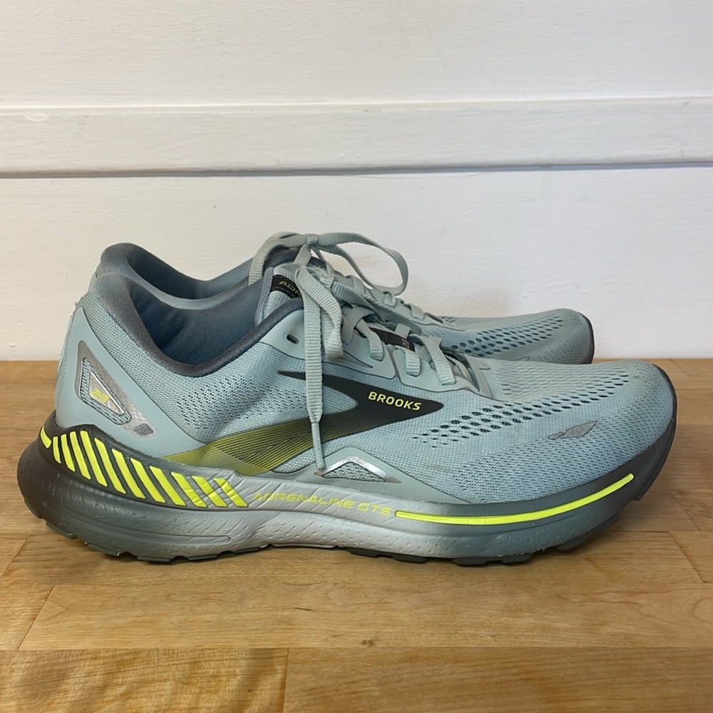 Brooks Men's Adrenaline GTS 23 light blue running shoes sneakers size 10